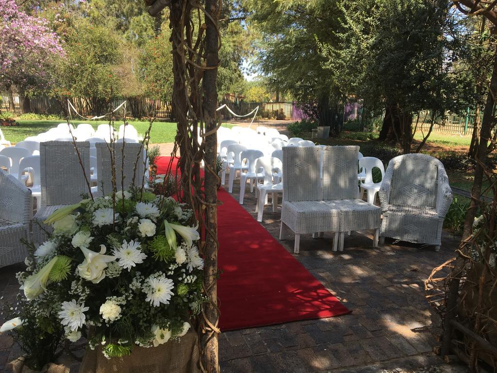 Big Tree Midrand Hotel Exterior photo