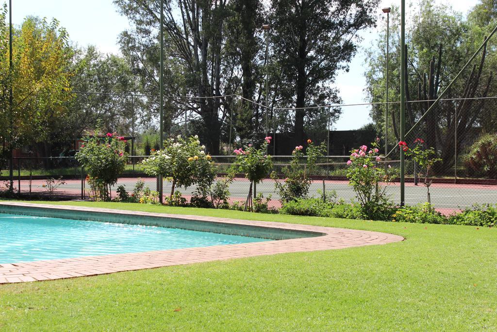 Big Tree Midrand Hotel Exterior photo